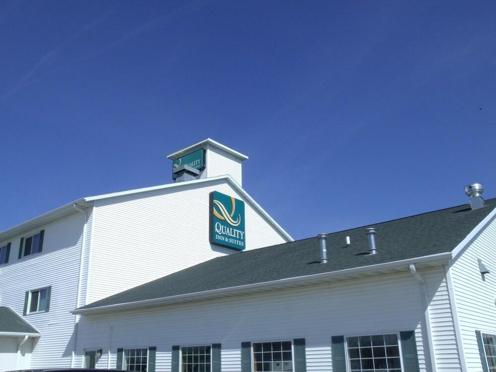 Quality Inn & Suites Eldridge Davenport North Extérieur photo