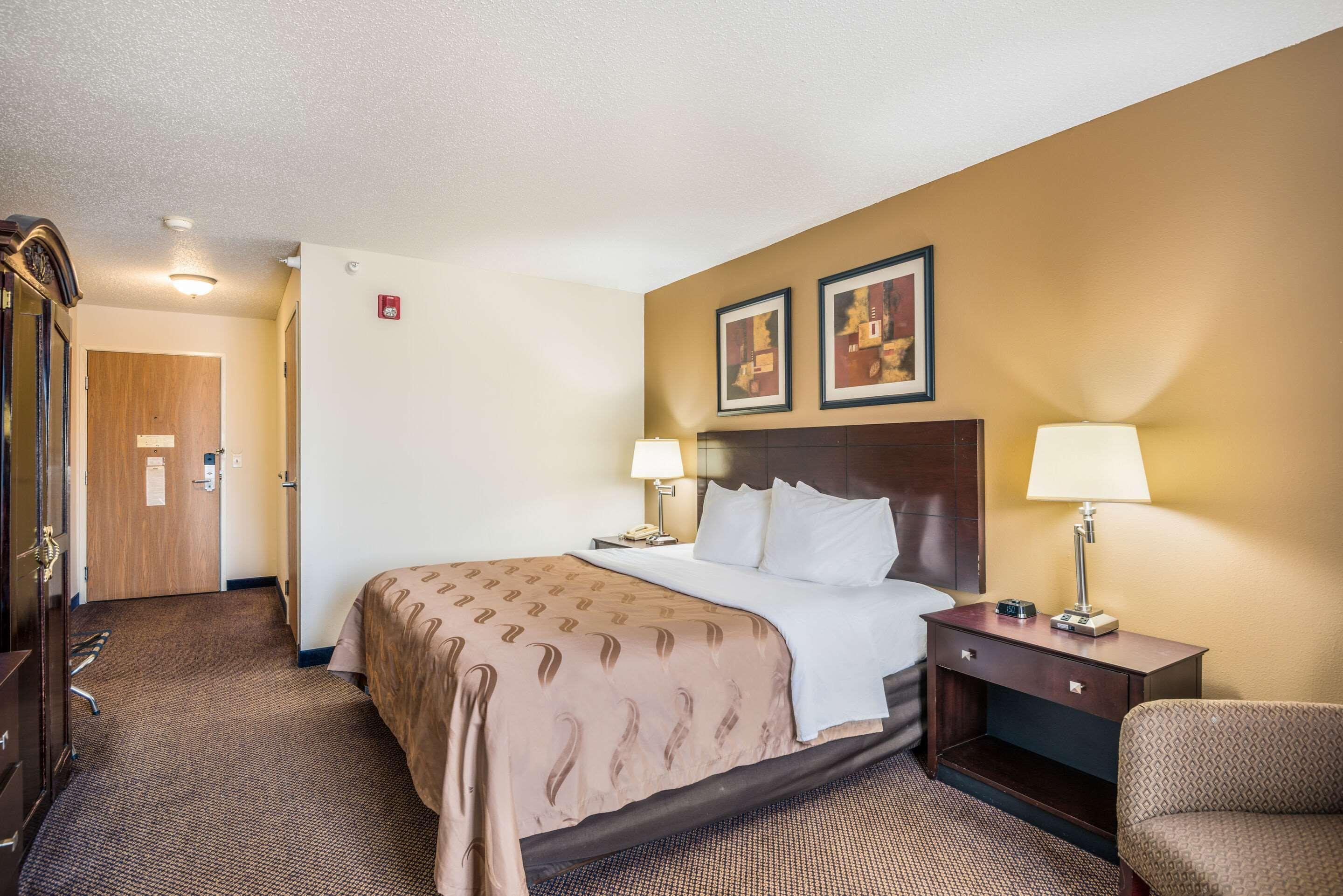 Quality Inn & Suites Eldridge Davenport North Extérieur photo