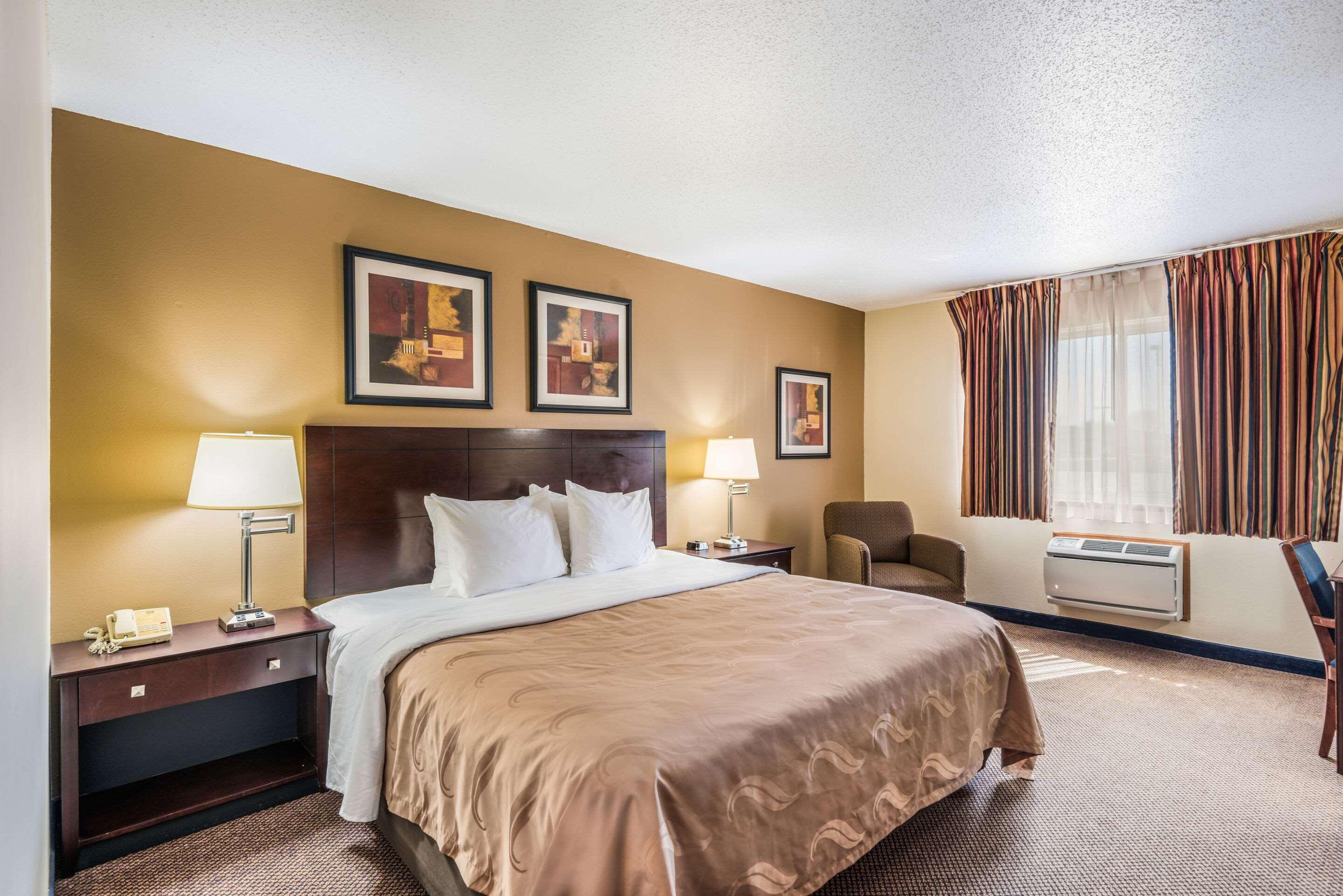 Quality Inn & Suites Eldridge Davenport North Extérieur photo