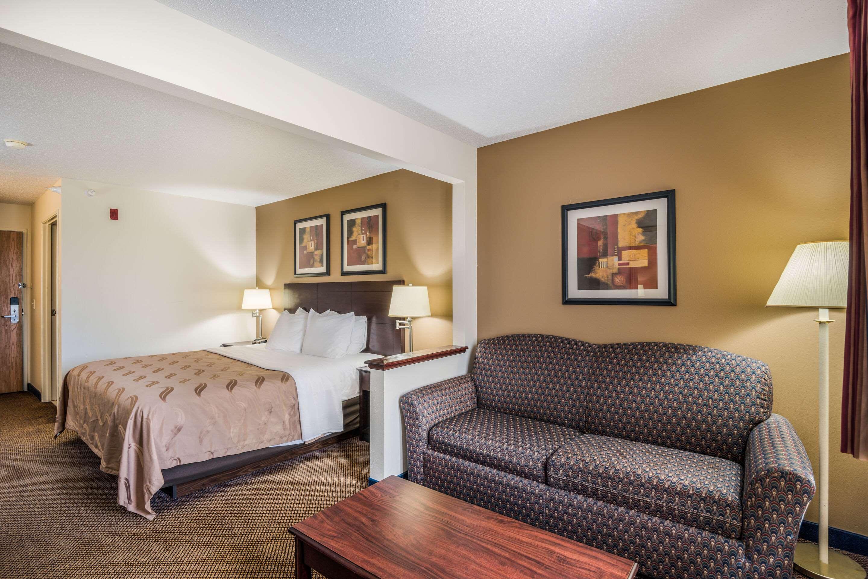 Quality Inn & Suites Eldridge Davenport North Extérieur photo