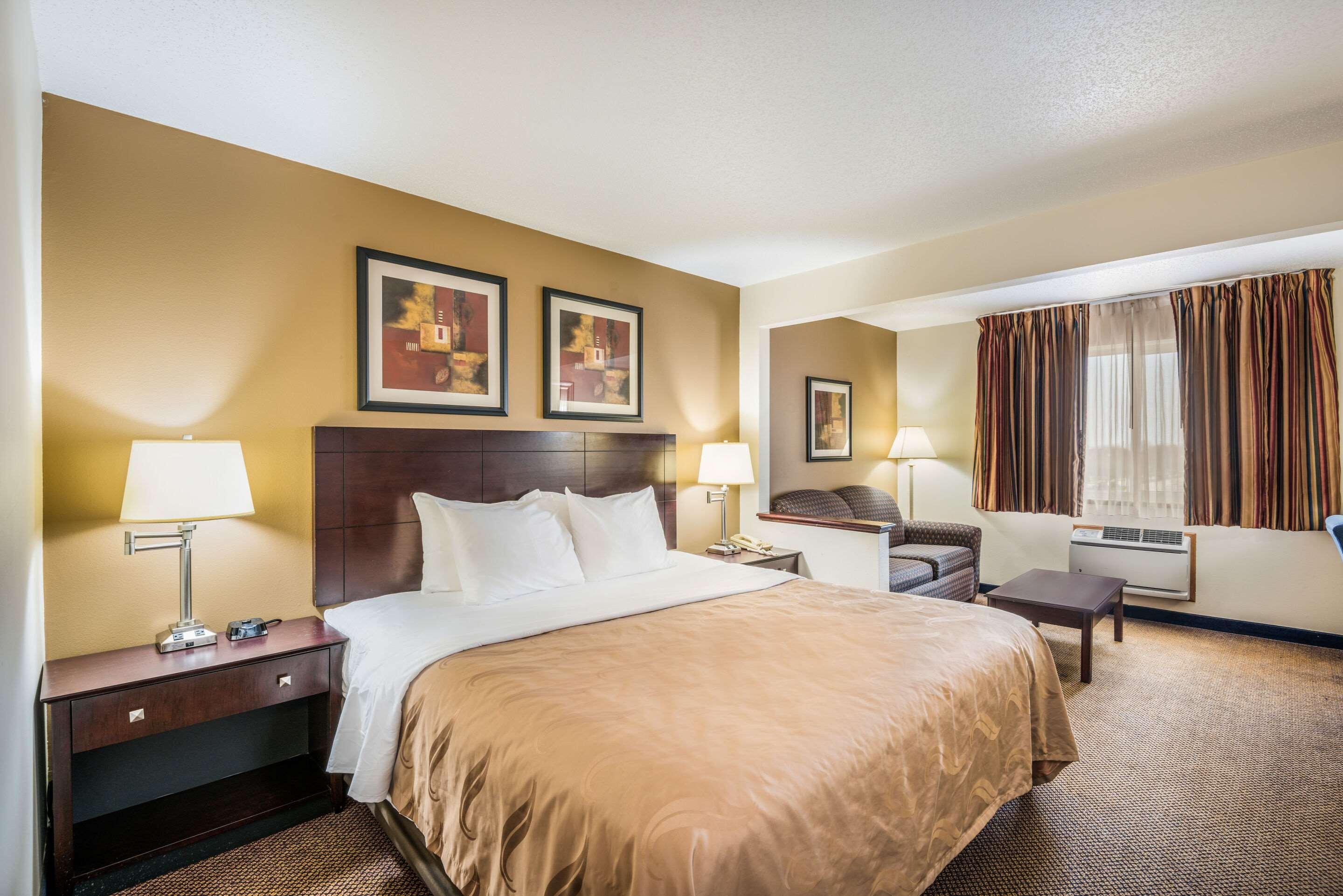 Quality Inn & Suites Eldridge Davenport North Extérieur photo