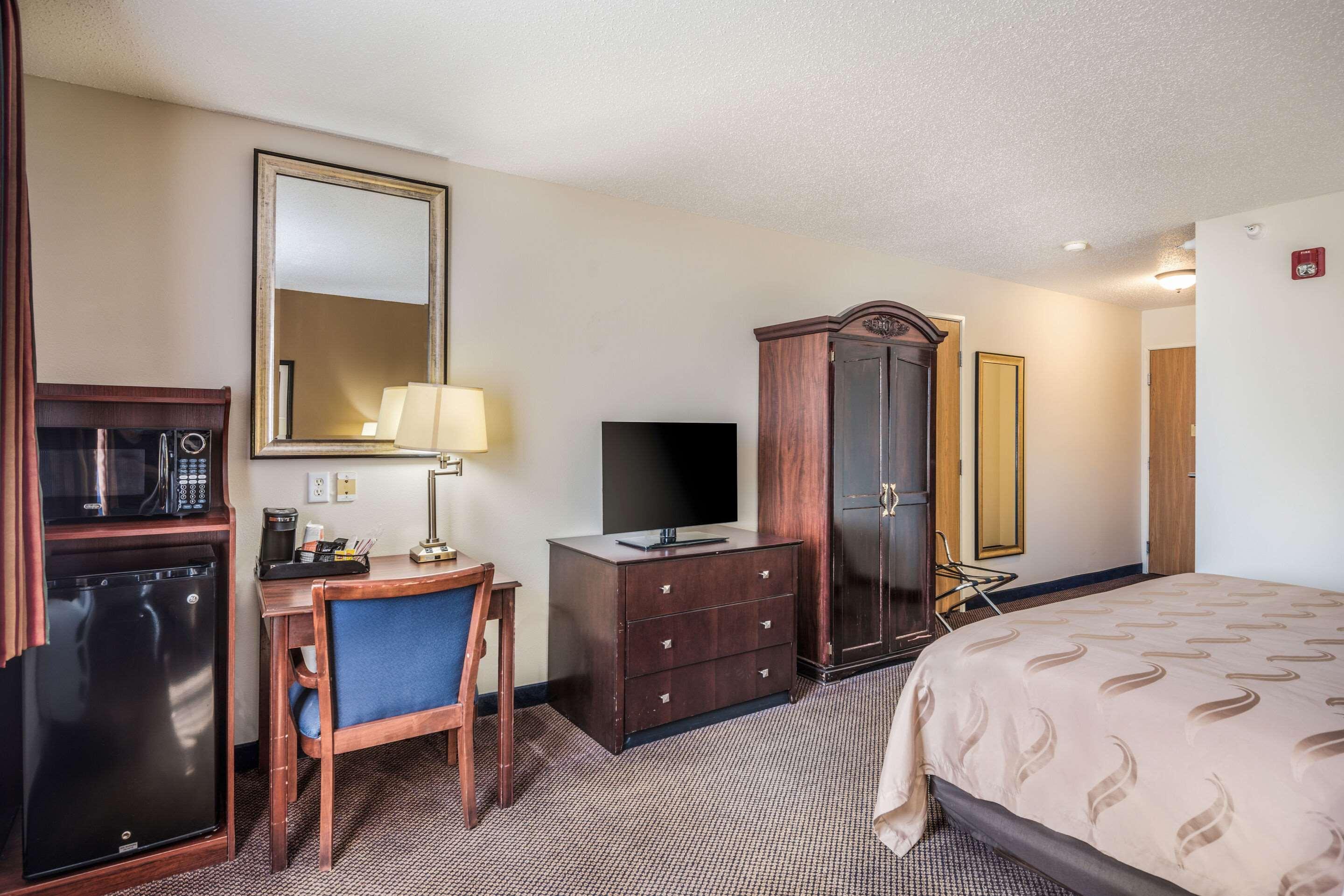 Quality Inn & Suites Eldridge Davenport North Extérieur photo