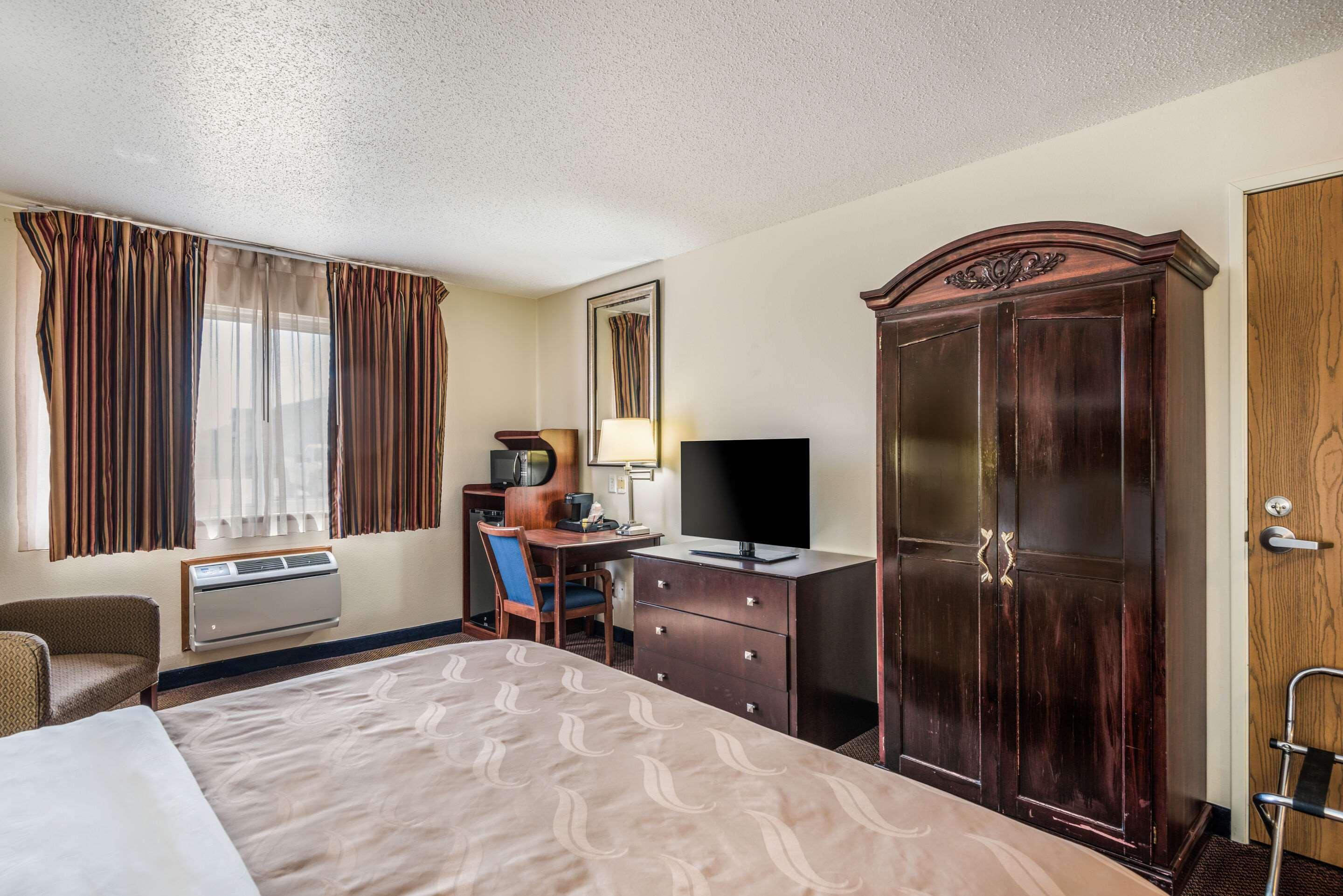 Quality Inn & Suites Eldridge Davenport North Extérieur photo