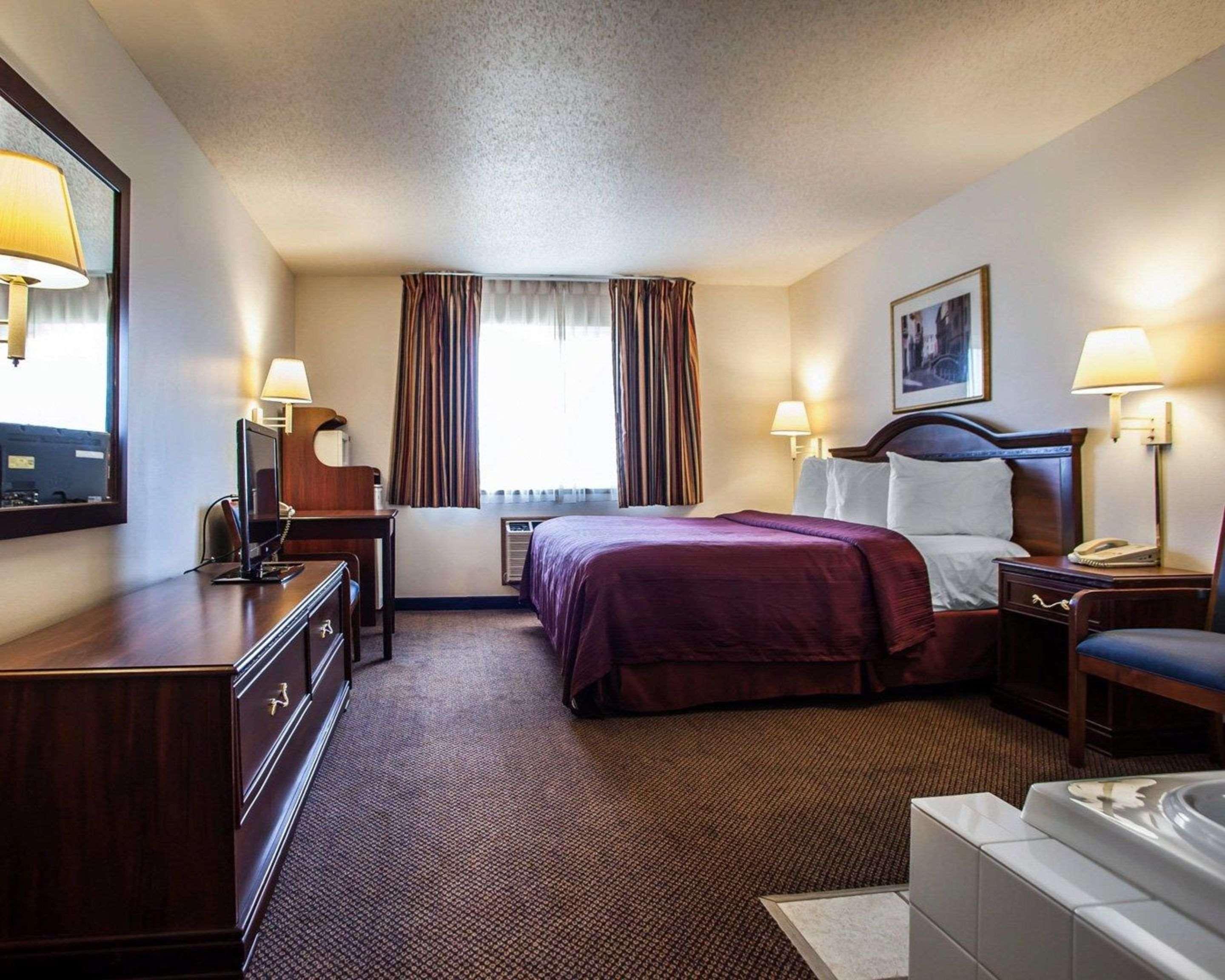 Quality Inn & Suites Eldridge Davenport North Extérieur photo