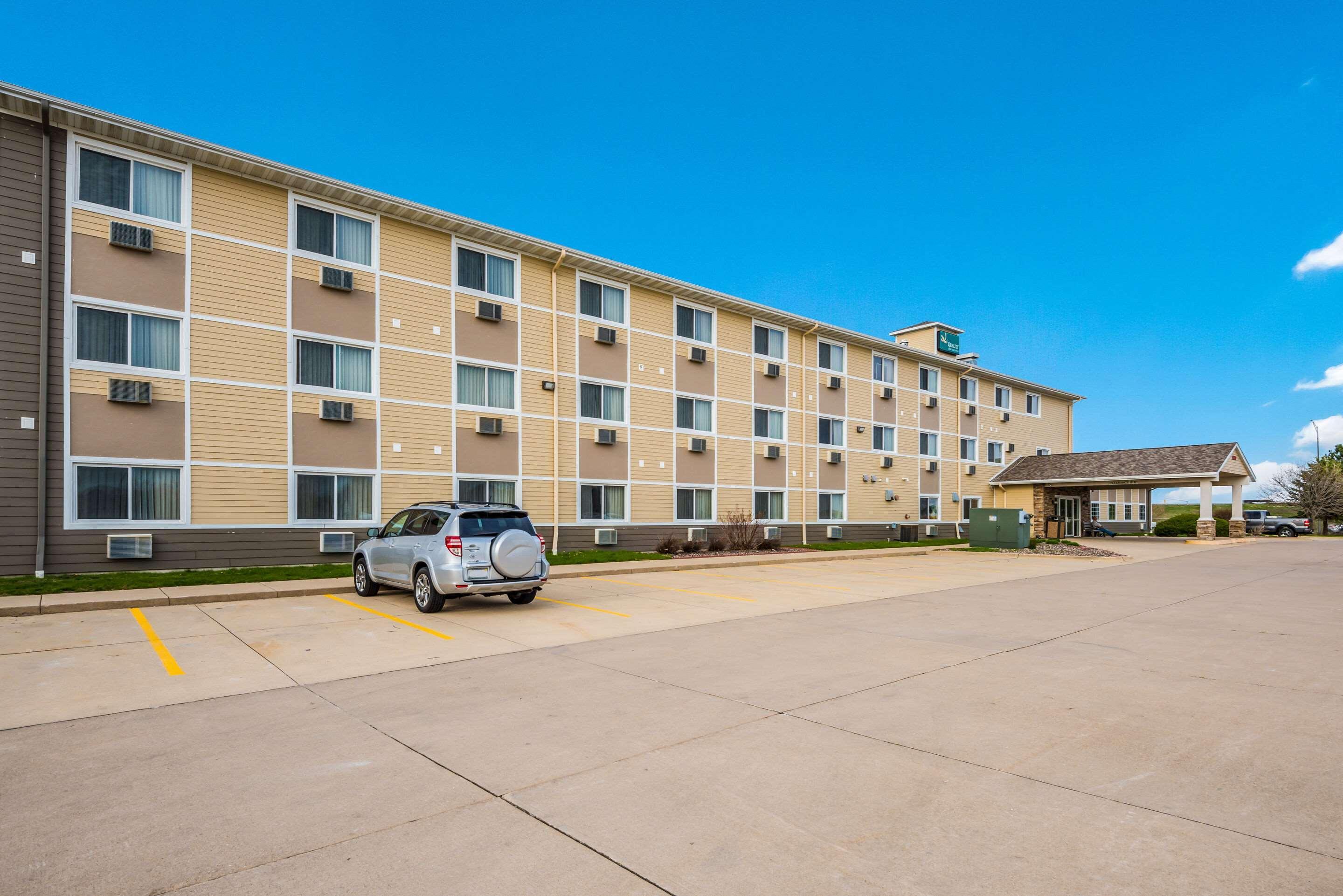 Quality Inn & Suites Eldridge Davenport North Extérieur photo