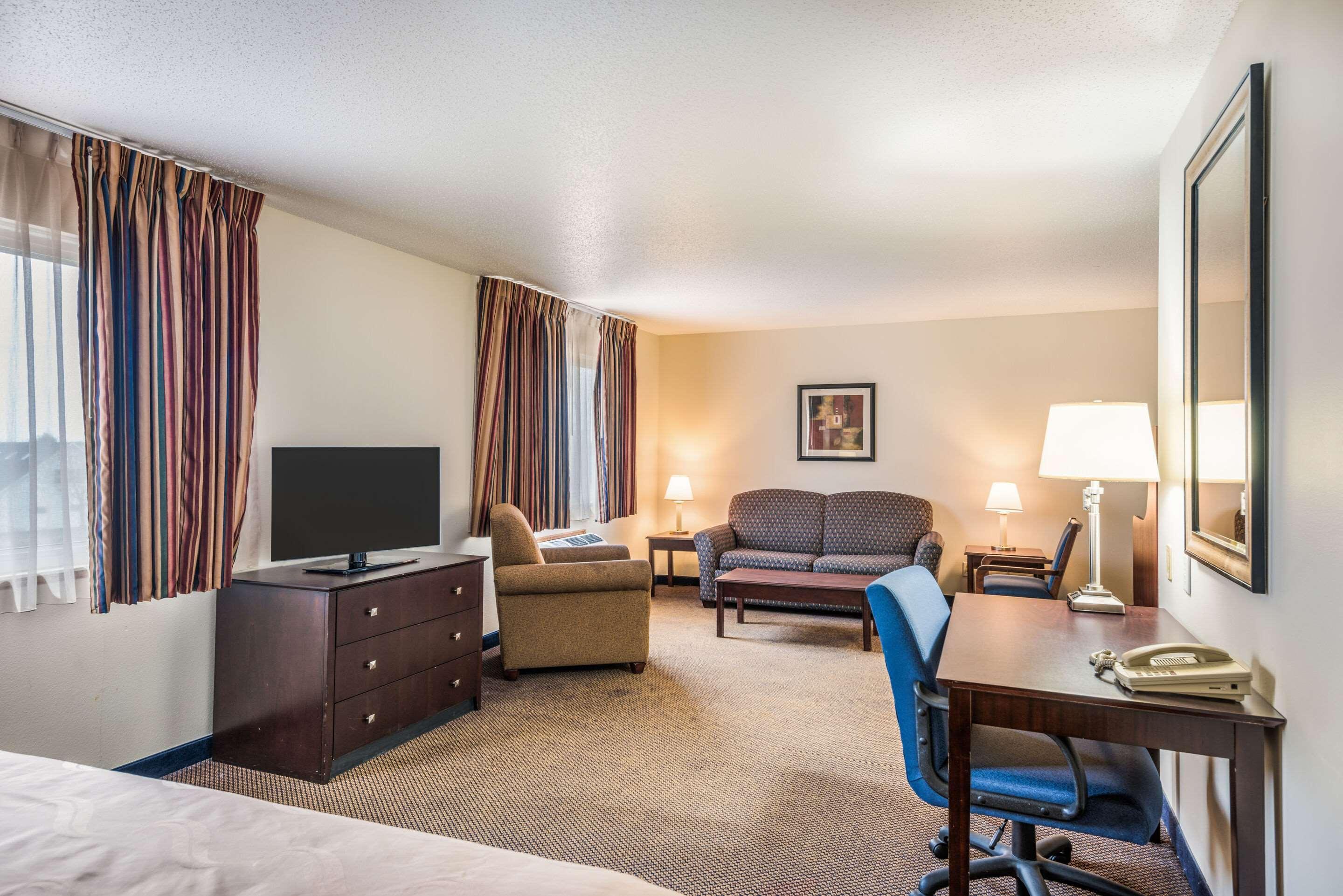 Quality Inn & Suites Eldridge Davenport North Extérieur photo