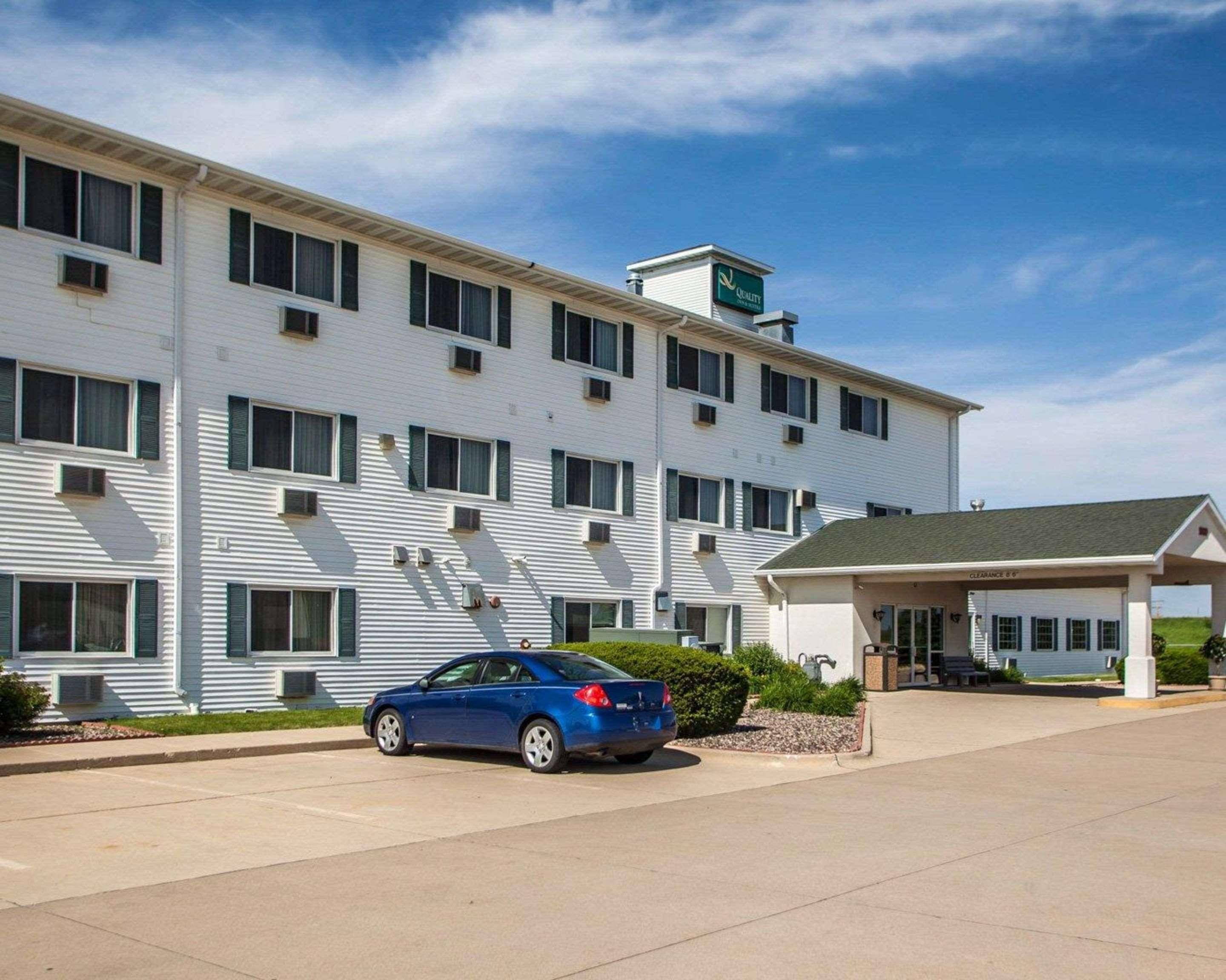 Quality Inn & Suites Eldridge Davenport North Extérieur photo