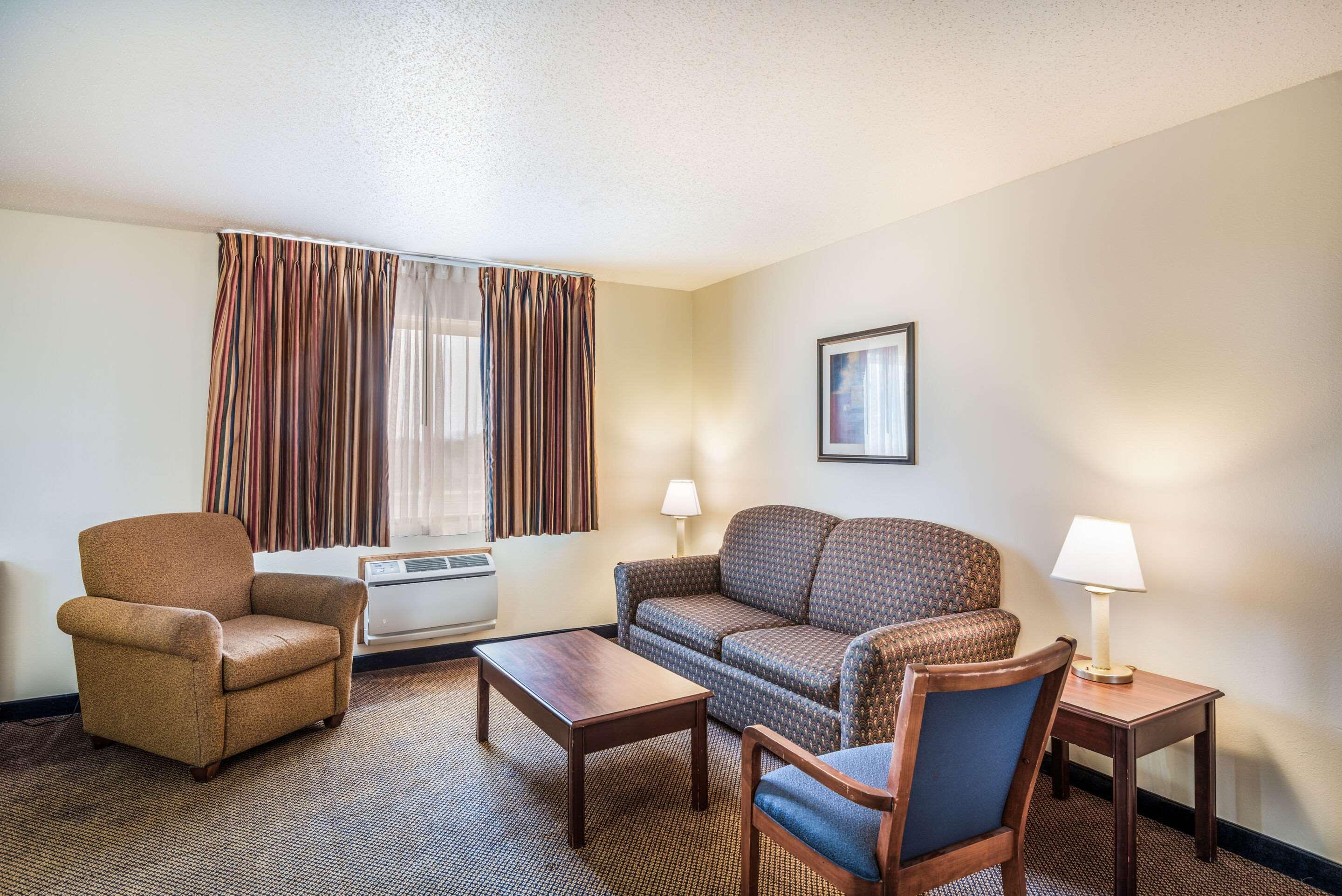 Quality Inn & Suites Eldridge Davenport North Extérieur photo