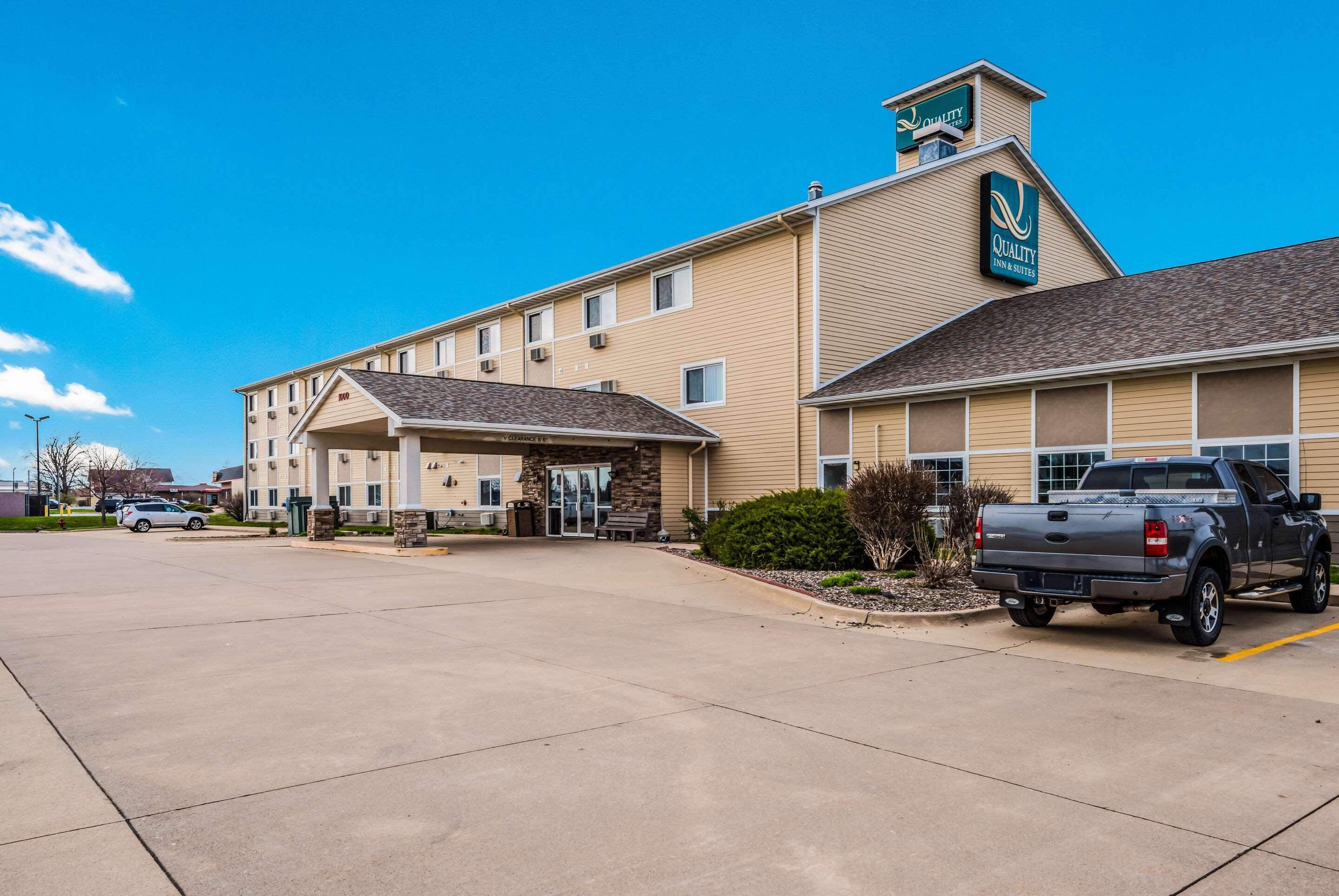 Quality Inn & Suites Eldridge Davenport North Extérieur photo
