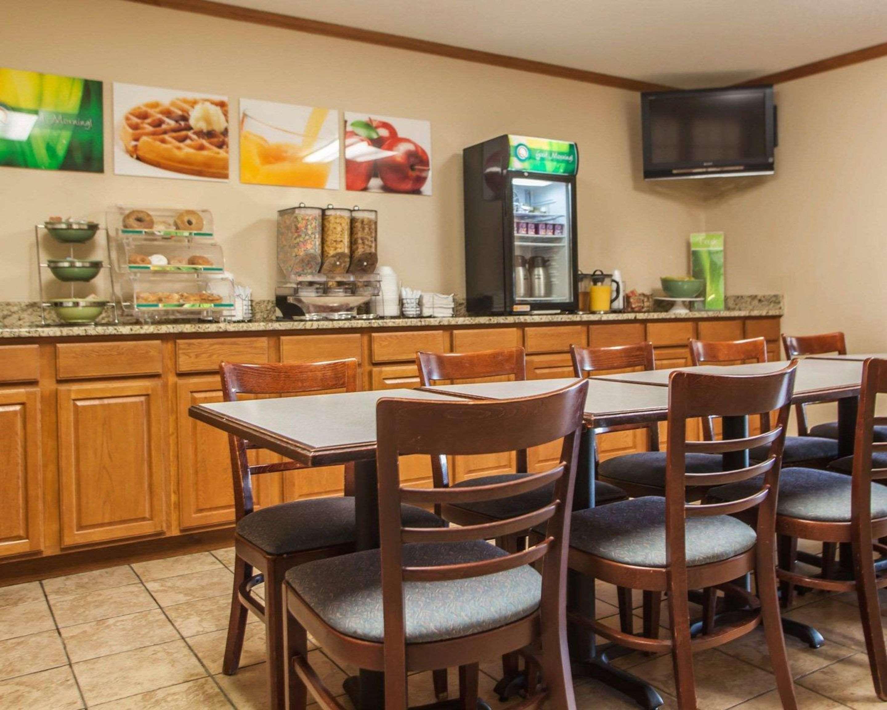 Quality Inn & Suites Eldridge Davenport North Extérieur photo