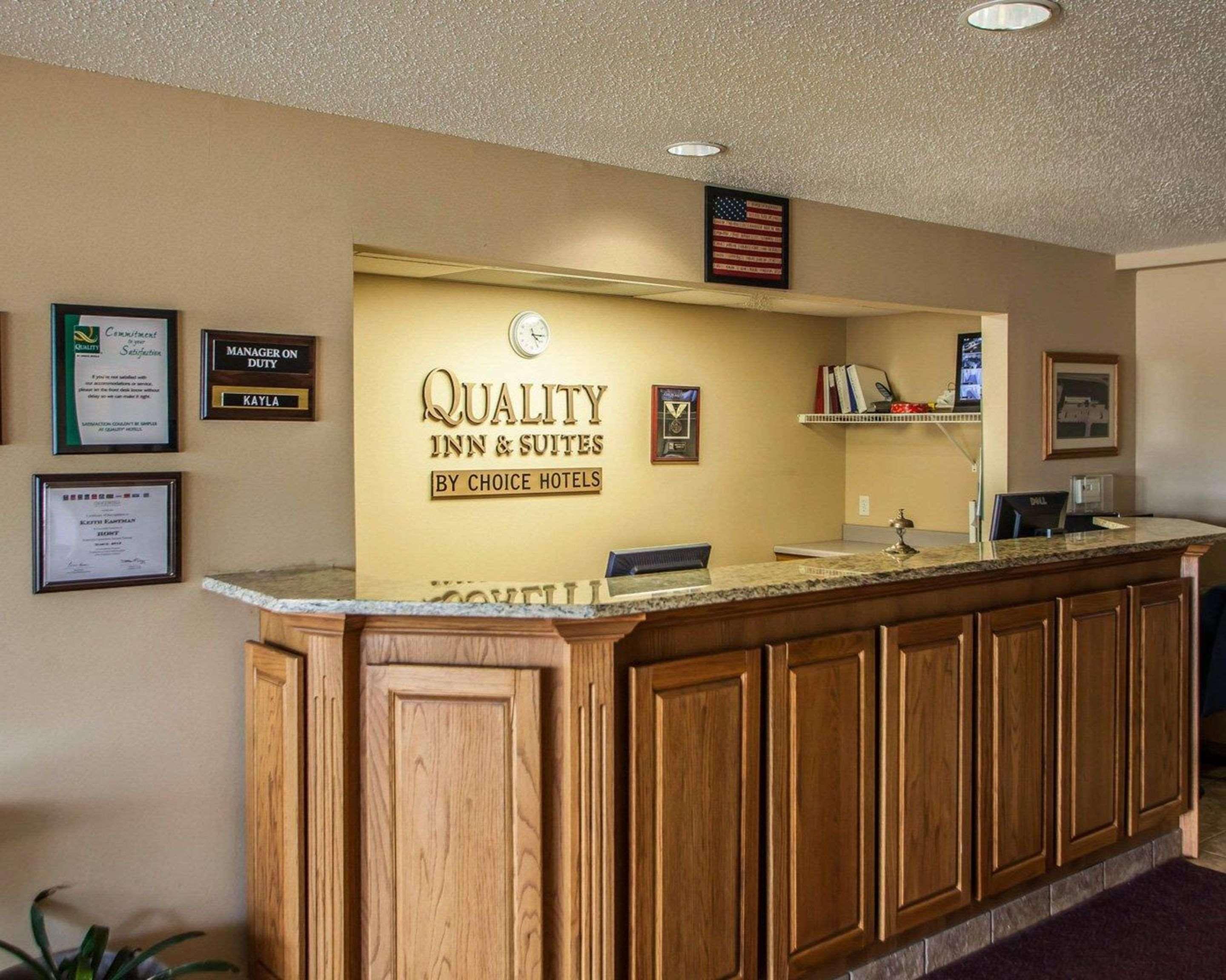 Quality Inn & Suites Eldridge Davenport North Extérieur photo