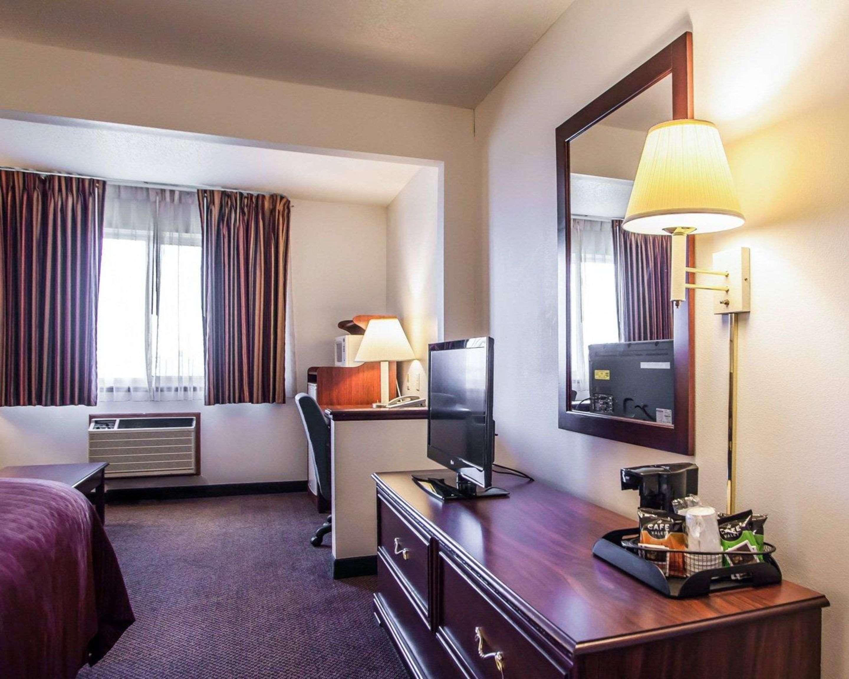 Quality Inn & Suites Eldridge Davenport North Extérieur photo
