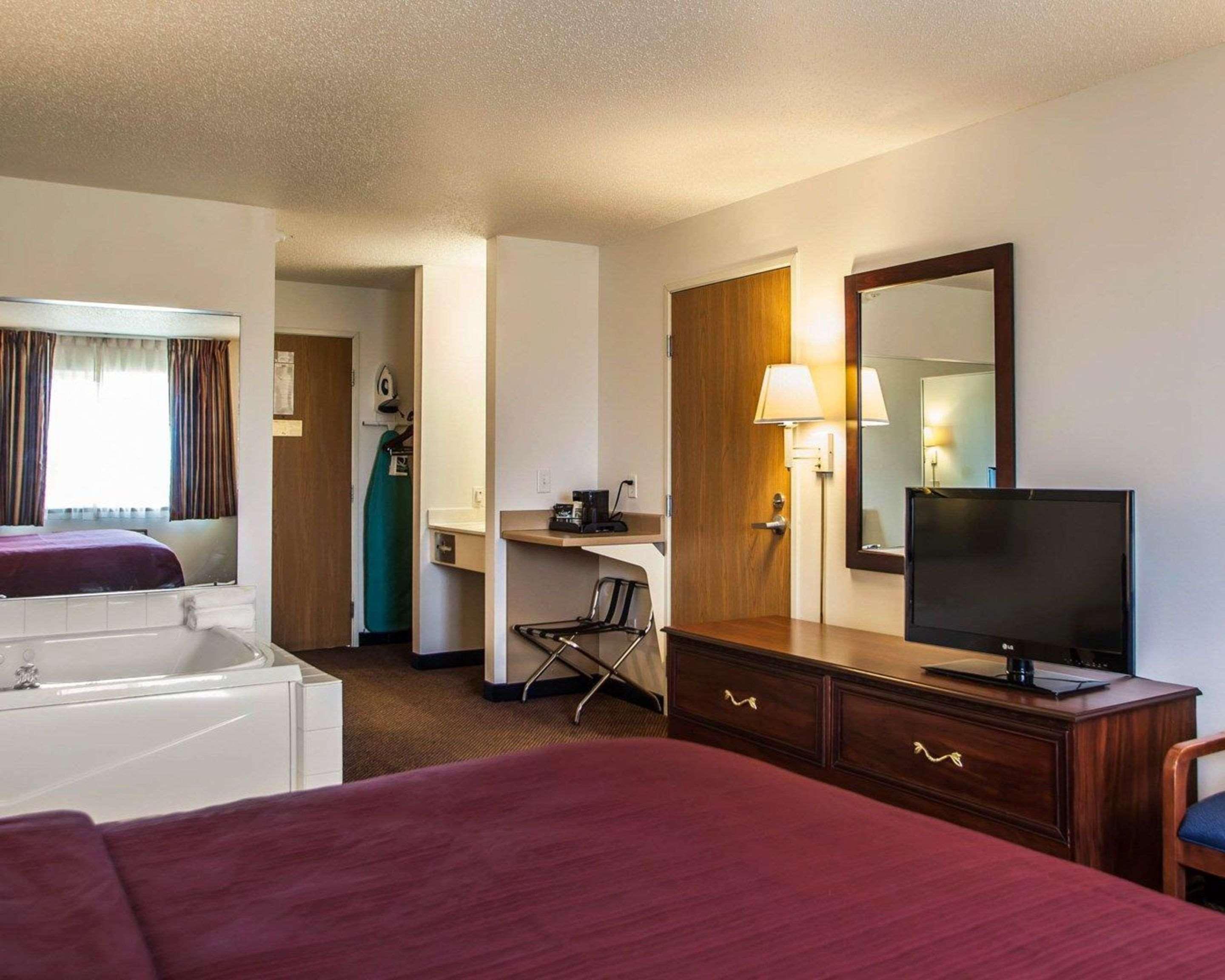 Quality Inn & Suites Eldridge Davenport North Extérieur photo