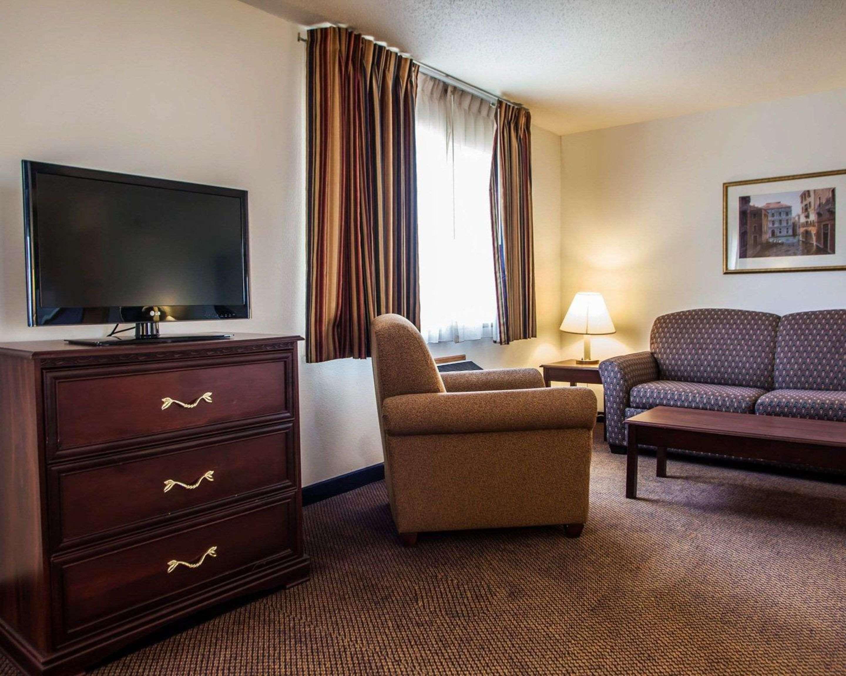Quality Inn & Suites Eldridge Davenport North Extérieur photo