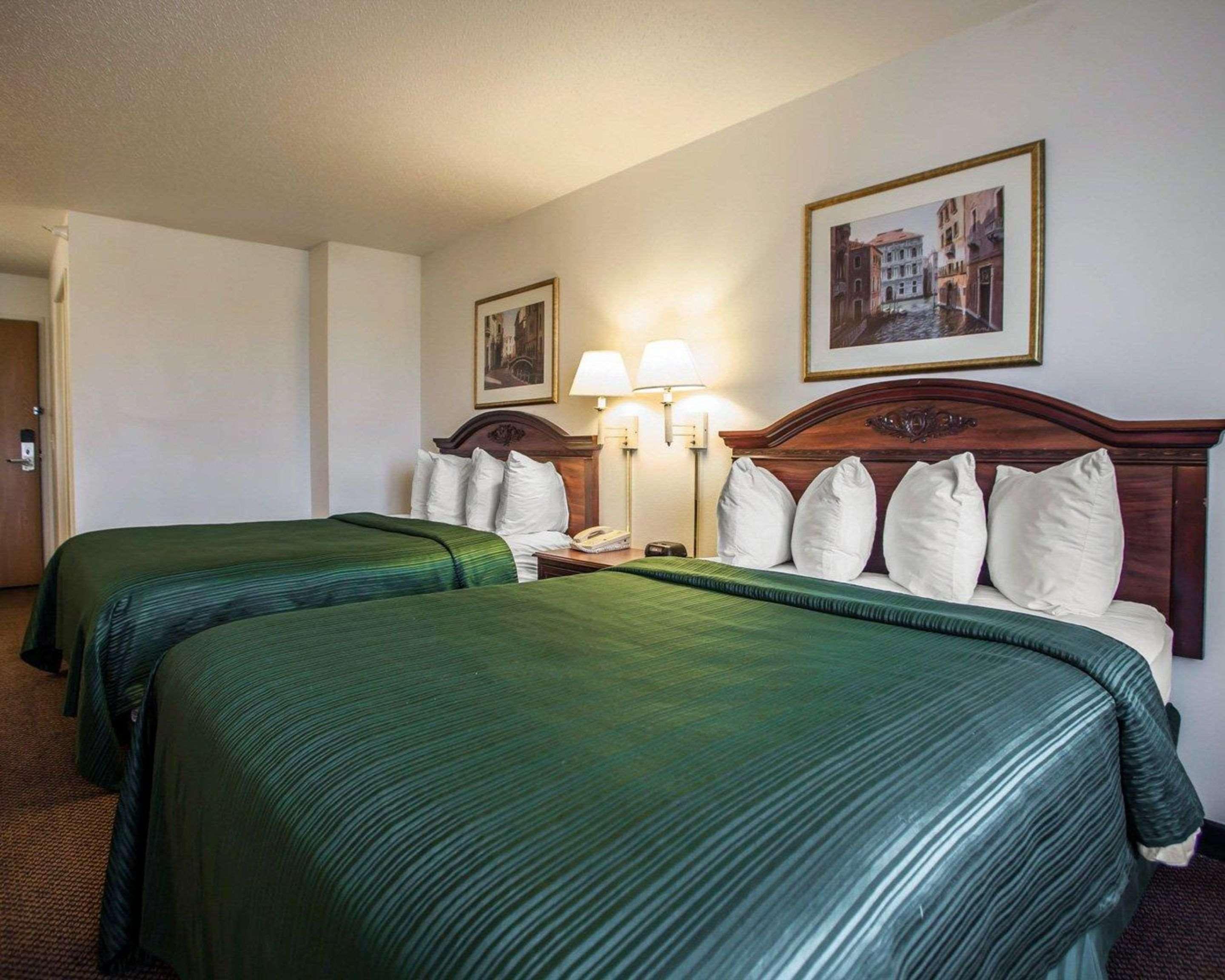 Quality Inn & Suites Eldridge Davenport North Extérieur photo