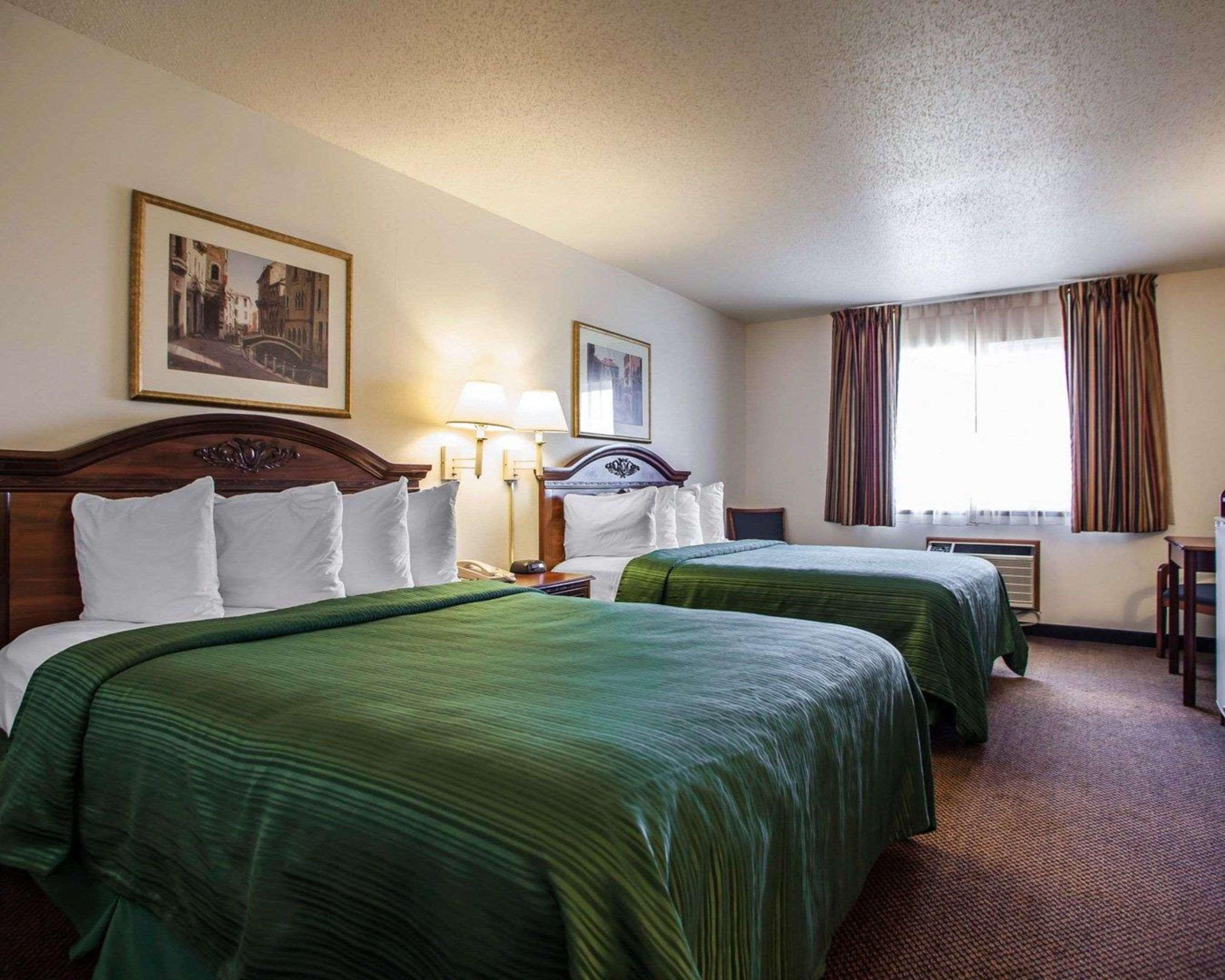 Quality Inn & Suites Eldridge Davenport North Extérieur photo
