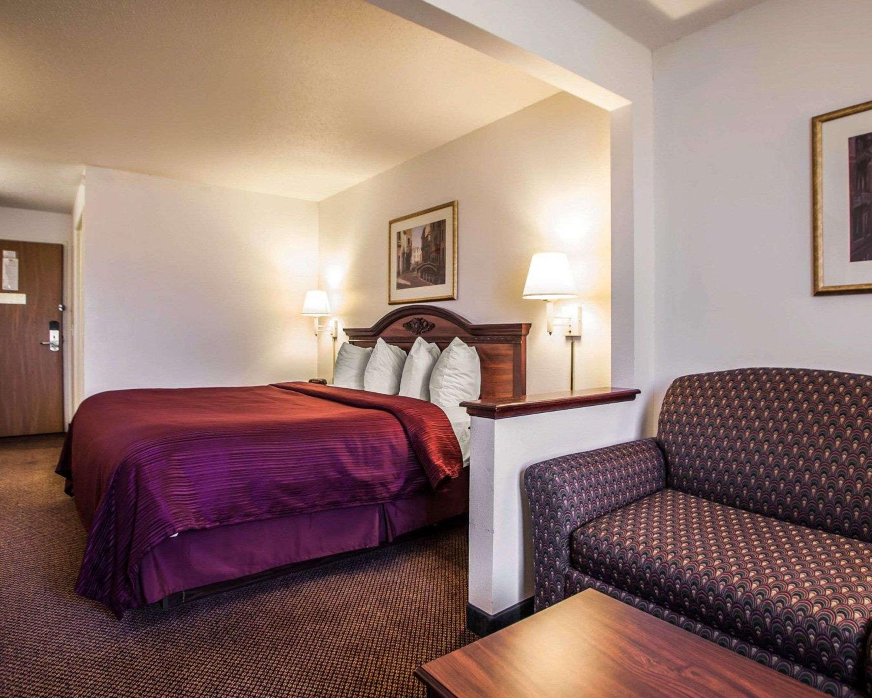 Quality Inn & Suites Eldridge Davenport North Extérieur photo