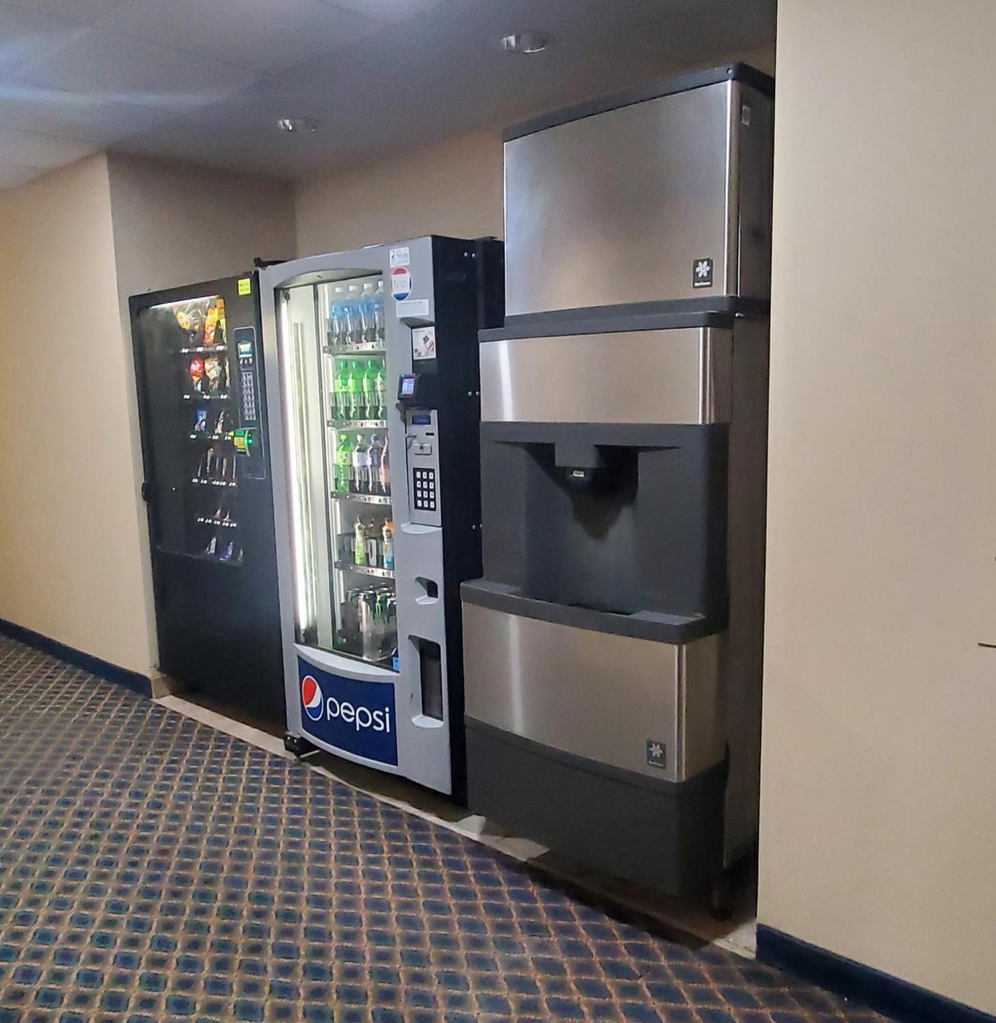 Quality Inn & Suites Eldridge Davenport North Extérieur photo