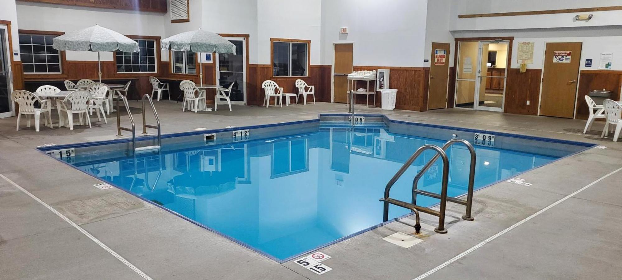 Quality Inn & Suites Eldridge Davenport North Extérieur photo