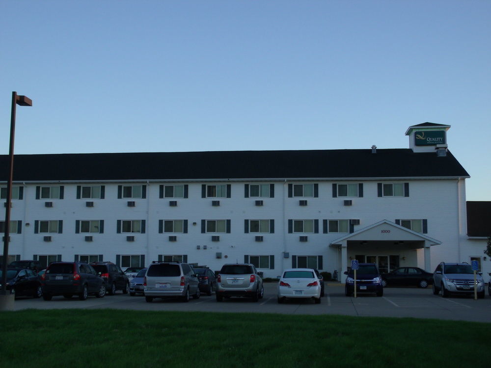 Quality Inn & Suites Eldridge Davenport North Extérieur photo